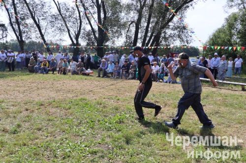 Бәркәтәдә Авыл көнендә туганнар, сыйныфташлар очрашты (ФОТОРЕПОРТАЖ)