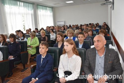 Чирмешән районында "Алдынгылар Хәрәкәте" активистларына паспортлар тапшырдылар (ФОТОРЕПОРТАЖ)