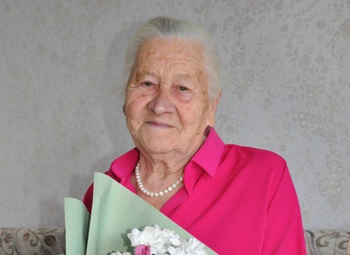Күтәмәдән 90 яшьлек Валентина Сомова инкубаторда чебешләр чыгара