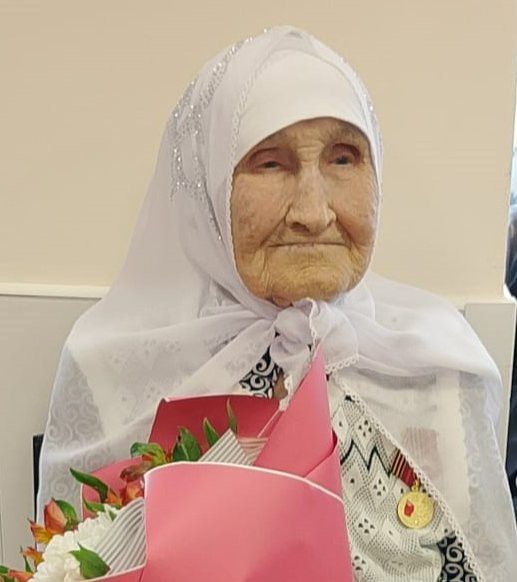 Чирмешәндәге өлкәннәр һәм инвалидлар йорт-интернатында  яшәүче Ркыя әбигә юбилей медале тапшырдылар