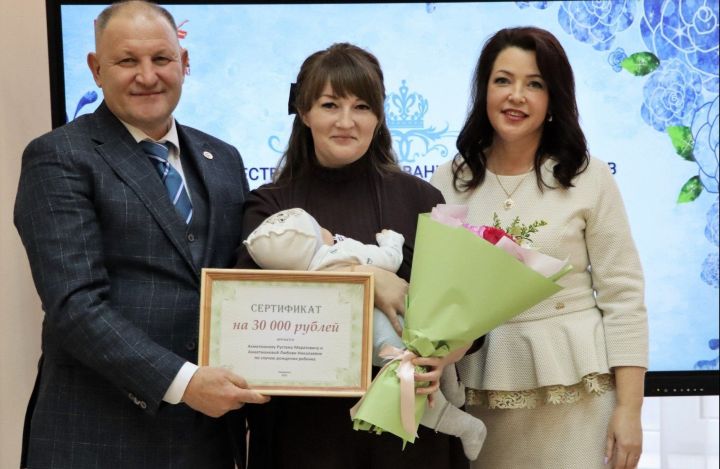 Чирмешән районында 308 яшь әнигә  50шәр, 100әр мең сум акча биргәннәр