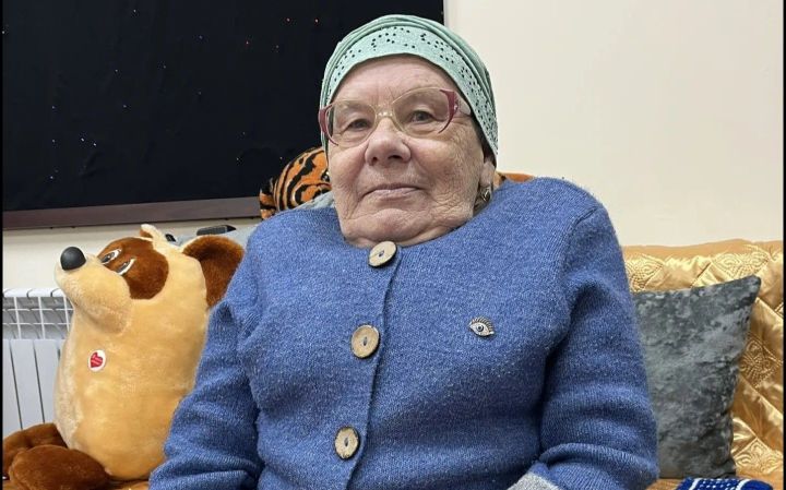 Чирмешәннән Мөнибә Ихсанова яшьтән үк сәламәтлеге чикле булса да,  ул тормыш авырлыкларына бирешмәгән