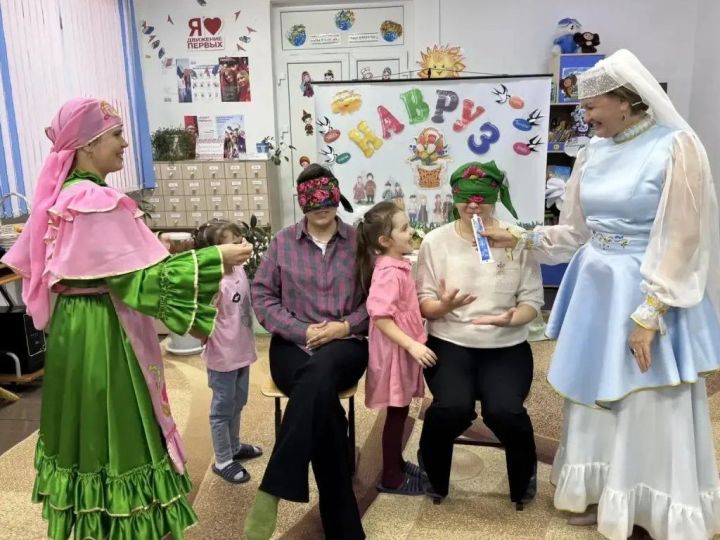 Черемшанские библиотекари пригласили семьи участников СВО на Навруз