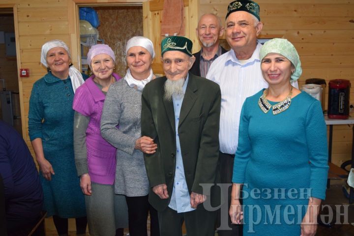 Черноключевского юбиляра поздравляли всем селом