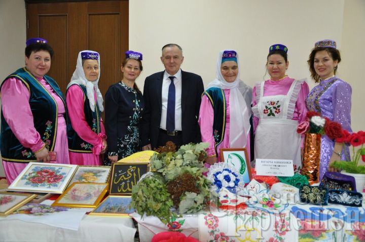 На заседании Черемшанской организации "Ак калфак" отмечалось недостаточное внимание татарскому языку