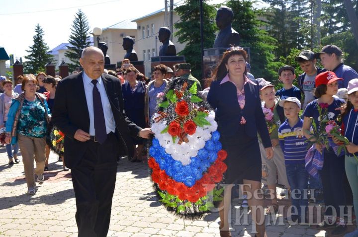В День памяти и скорби в Черемшане на Аллее Героев прошел митинг
