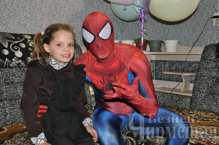11-летнюю жительницу Черемшана Аделину поздравил и «Человек-паук»