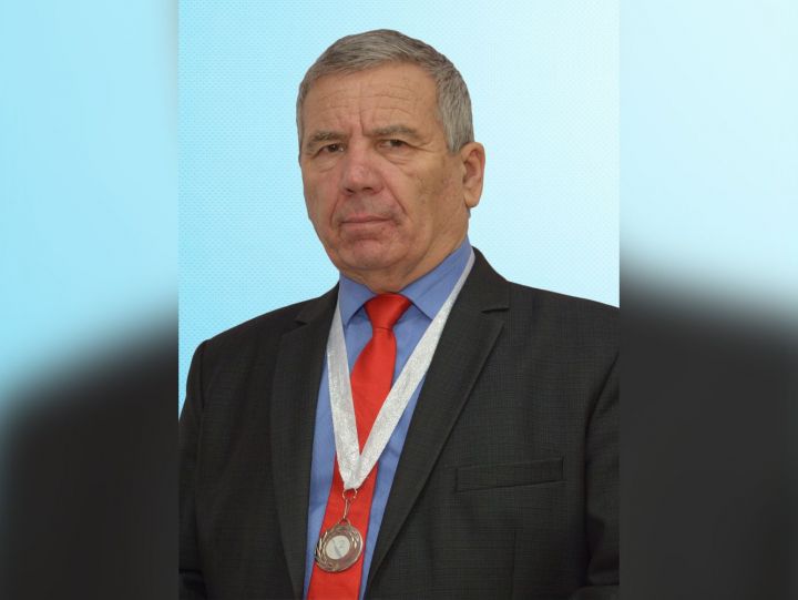 Чирмешәннән Георгий Тудияровка Мәскәүдә көмеш медаль биргәннәр