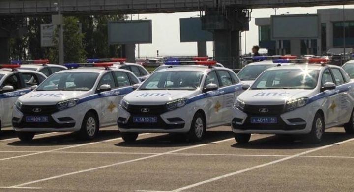 Черемшанские дорожные инспектора получили новый автомобиль