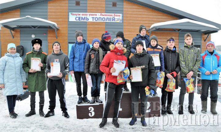На лыжных соревнованиях в Черемшане победила команда кадетов