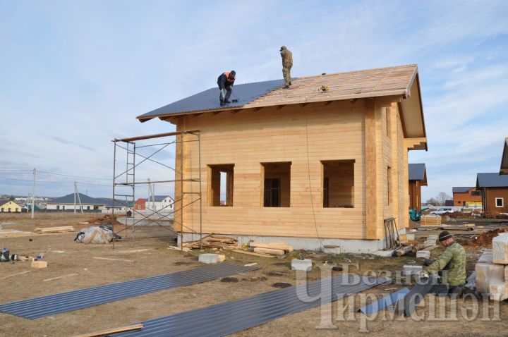 В этом году в Черемшанском районе 10 семей нефтяников обретут жилье