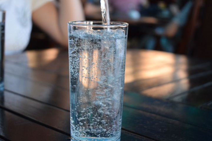 Сколько воды нужно пить человеку в день для отличного самочувствия? Простая формула