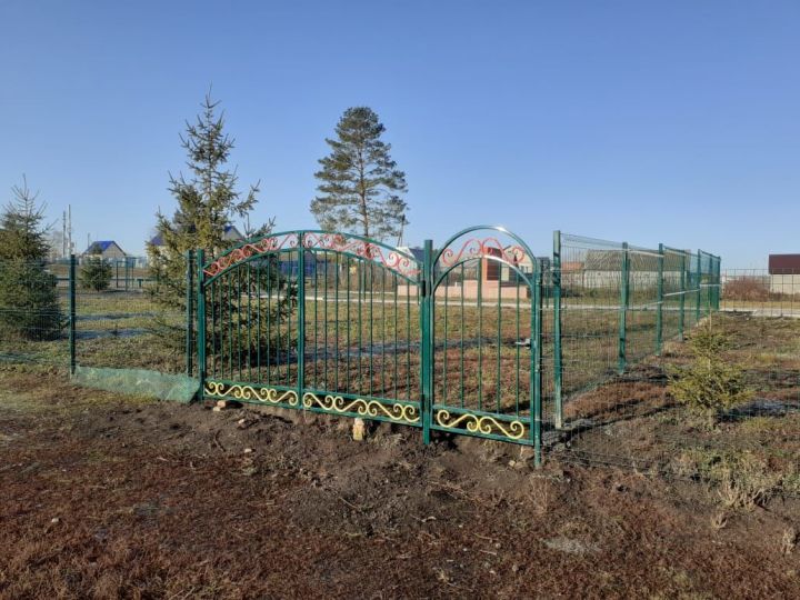 В Черемшанском районе на средства гранта строят детскую игровую спортивную площадку