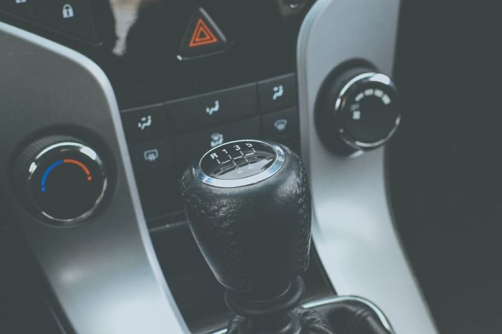 Главные ошибки водителей при езде на «механике», которые могут совершать даже опытные водители