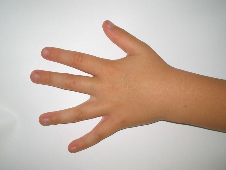 Ученые назвали привычку грызть ногти полезной...