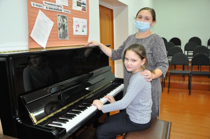 Чирмешән балалар сәнгать мәктәбенә яңа фортепиано кайткан