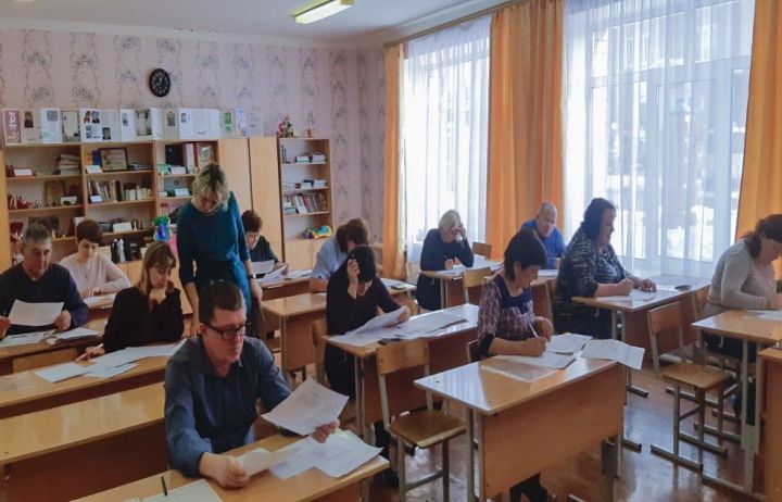 Родителей черемшанских школьников проверили на экзамене