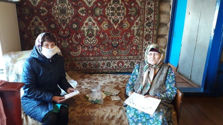 В Черемшанском районе о пожилых заботятся волонтеры