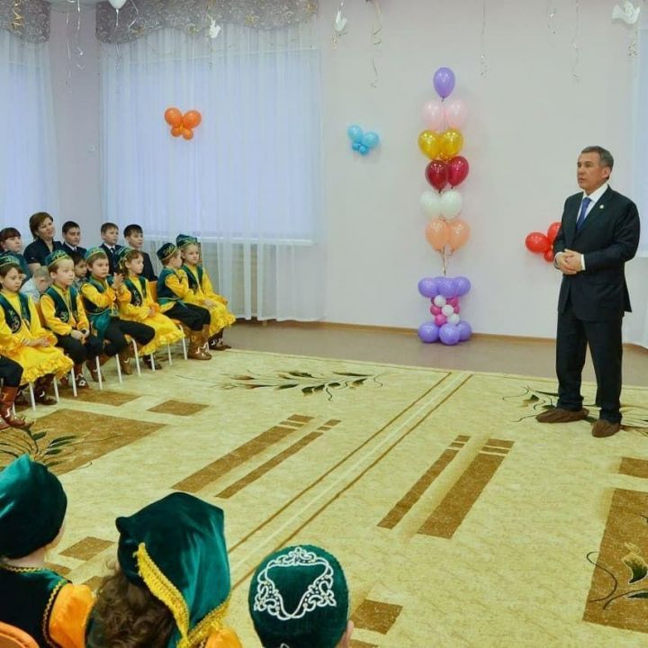 Рустам Минниханов поручил отменить абонентскую плату за детские сады