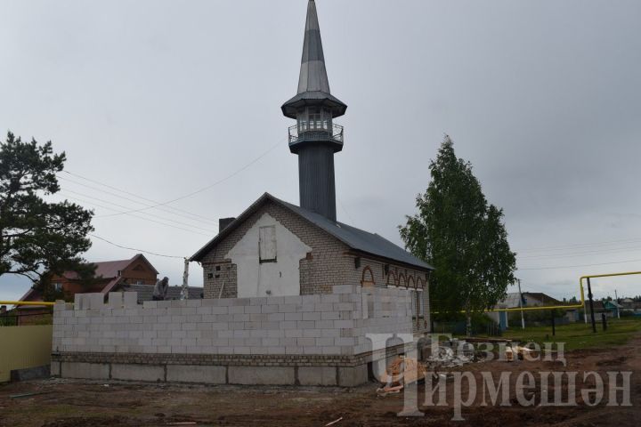 В мечети села Амирово Черемшанского района возводят стены пристроя