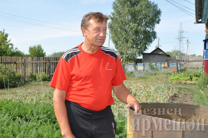 Чирмешән районының Павловка авылында яшәүче элеккеге механизатор Президент сәгатен кадерләп саклый