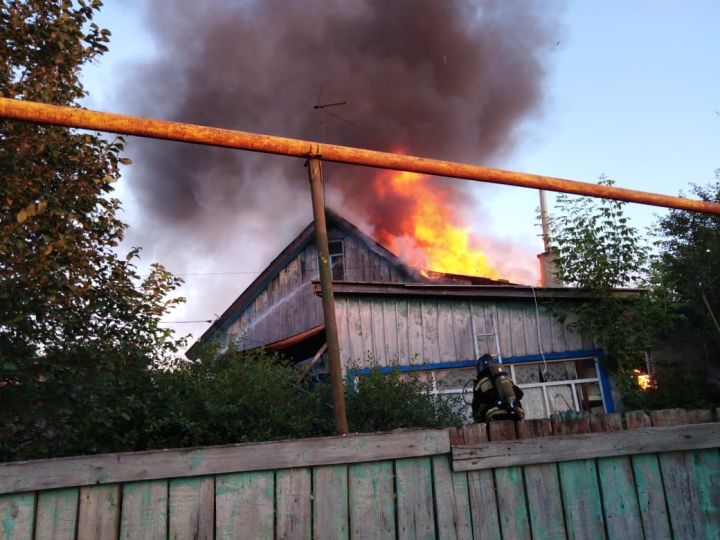 В Черемшане сегодняшний пожар мог возникнуть из-за неисправной электропроводки