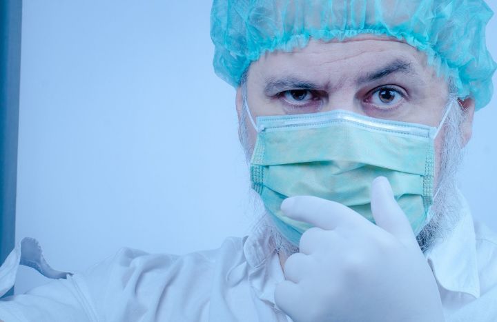 Работающему с коронавирусными больными медперсоналу будут по-особому начислять стаж