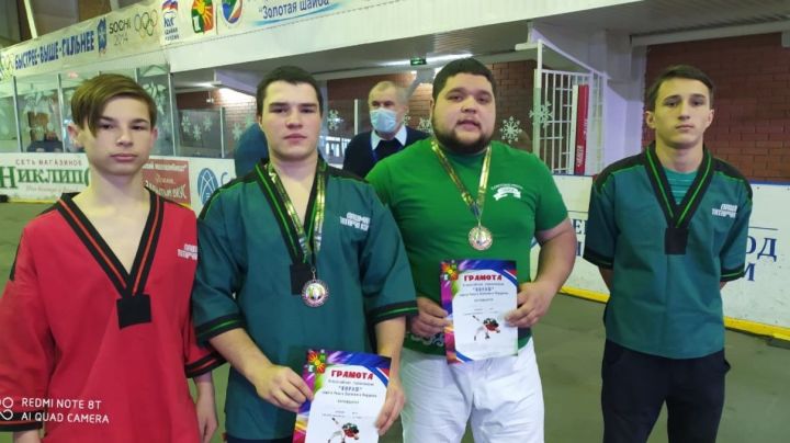 Черемшанские борцы вернулись со Всероссийских соревнований с победой