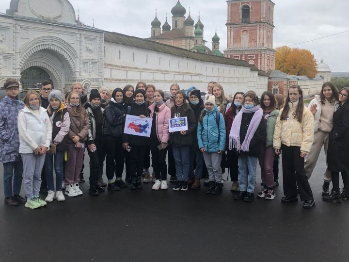 Балалар сәнгать мәктәбе укучылары Мәскәүгә экскурсиягә бардылар