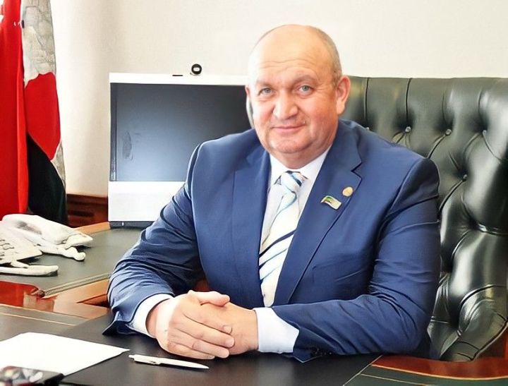 ПОЗДРАВЛЕНИЕ главы муниципального района ФЕРДИНАТА ДАВЛЕТШИНА с Новым 2022 годом