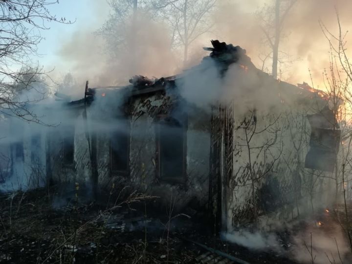 В селе Мордовское Афонькино горело здание бывшего ФАП