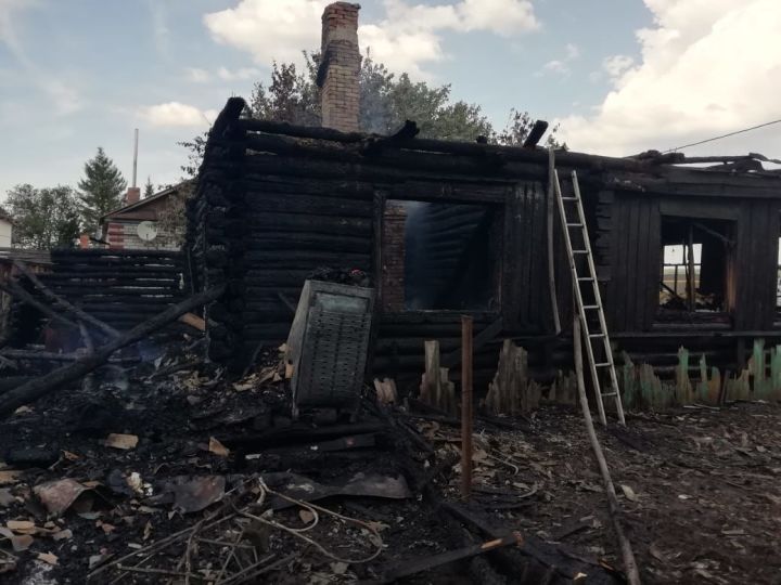 В селе Утыз Имян Черемшанского района лишилась крова семья с семерыми детьми