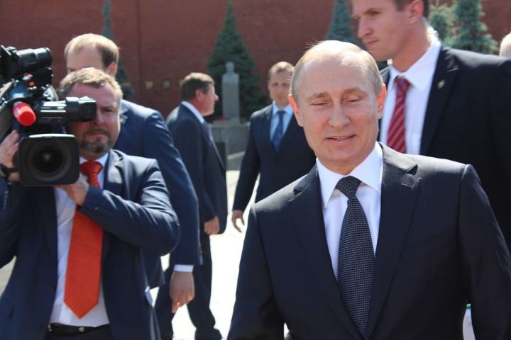 Владимир Путин үзизоляциягә китәргә мәҗбүр