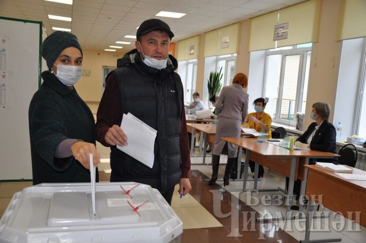 Житель Черемшана проголосовал по пути на субботник