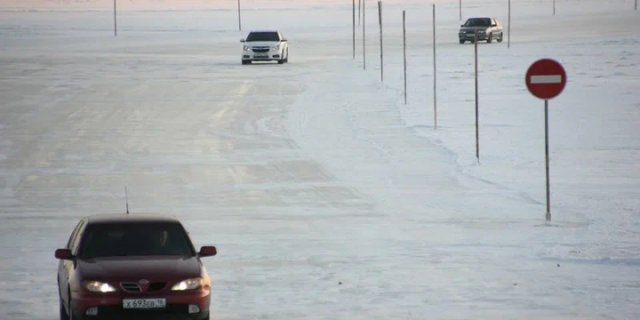 В Татарстане приостановили работу ледовой переправы через Каму