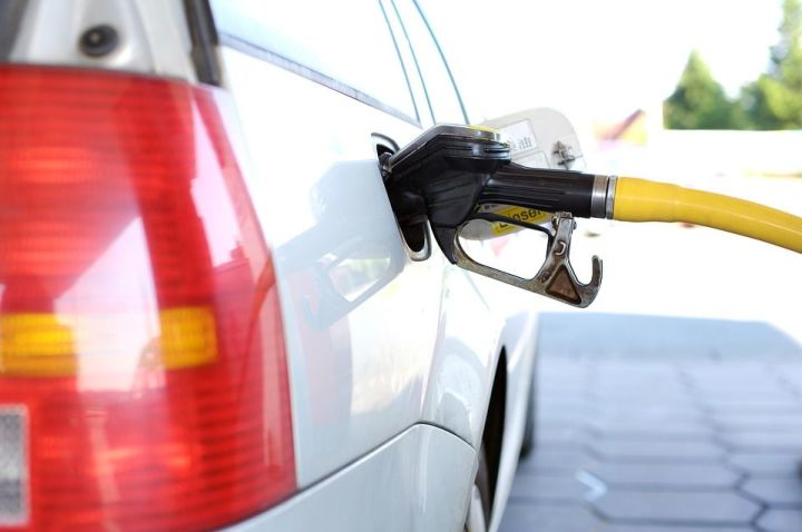 В Татарстане впервые с начала лета выросли цены на бензин