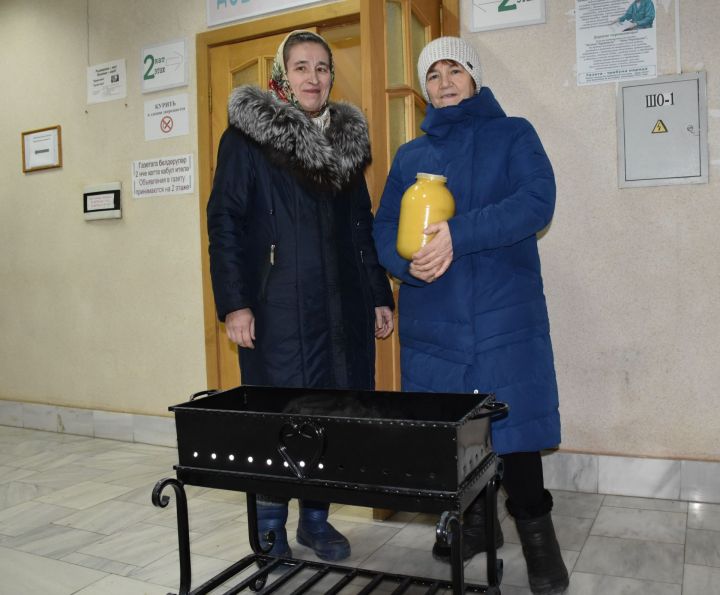 Хезмәттәшләр приз отты