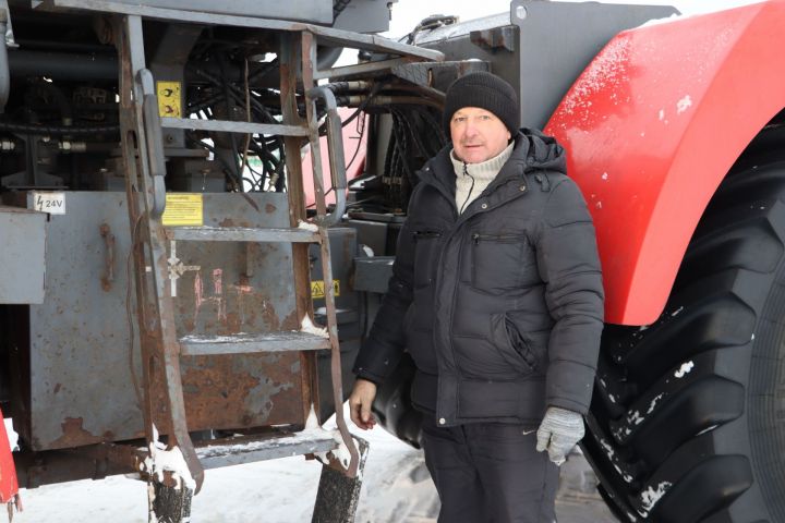 “Ильхан” җәмгыятенә кайткан яңа кытай тракторында Альберт Сафин эшләячәк