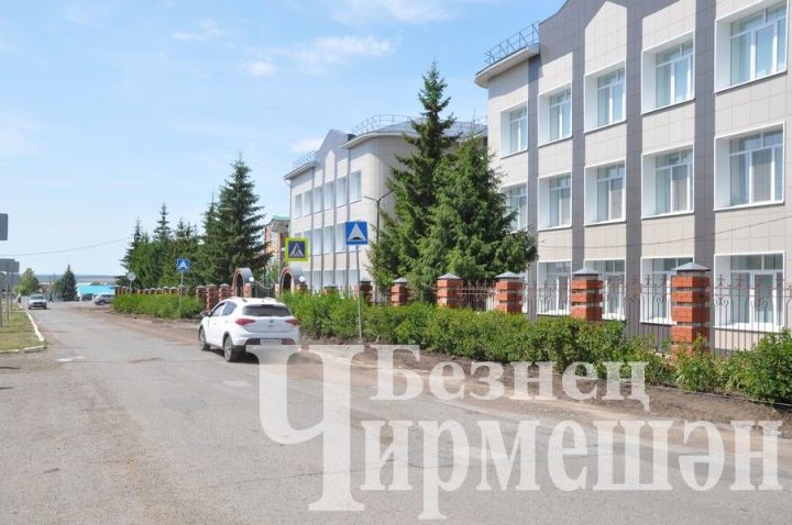 Чирмешән лицее янында тротуар ясыйлар