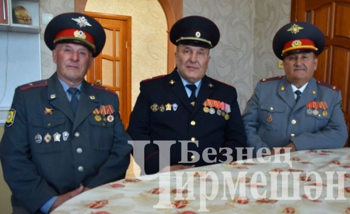 Туймәт авылыннан бертуган Кәримовлар – 82 ел стажлы милиционерлар