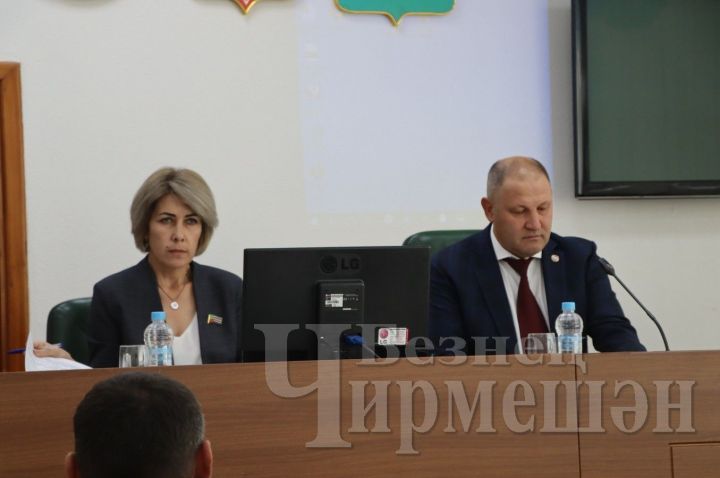 Чирмешән район Советы депутатлары бердәм дәүләт имтиханнары нәтиҗәләрен бәяләделәр