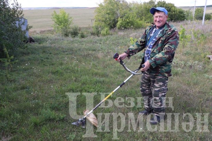 Электрик земляк получает удовольствие от содержания скота