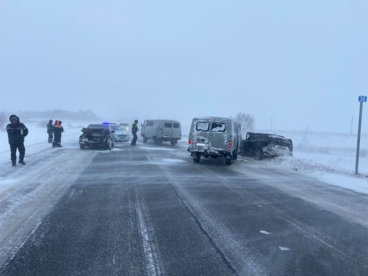 В Черемшанском районе столкнулись пять автомобилей: есть пострадавший