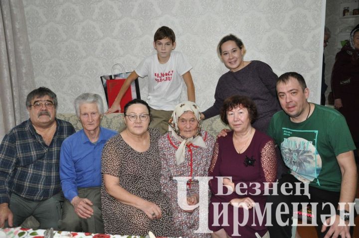 90-летняя Александра Кузнецова из Аккиреева - до сих пор «командир» для своих детей