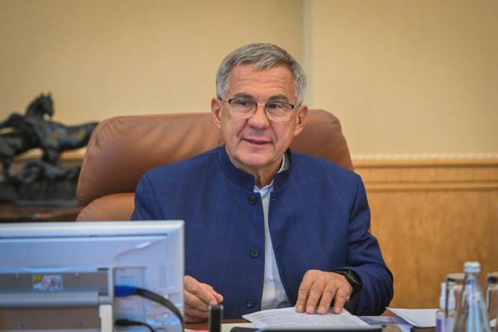 Минниханов поздравил татарстанцев с Днем Конституции России