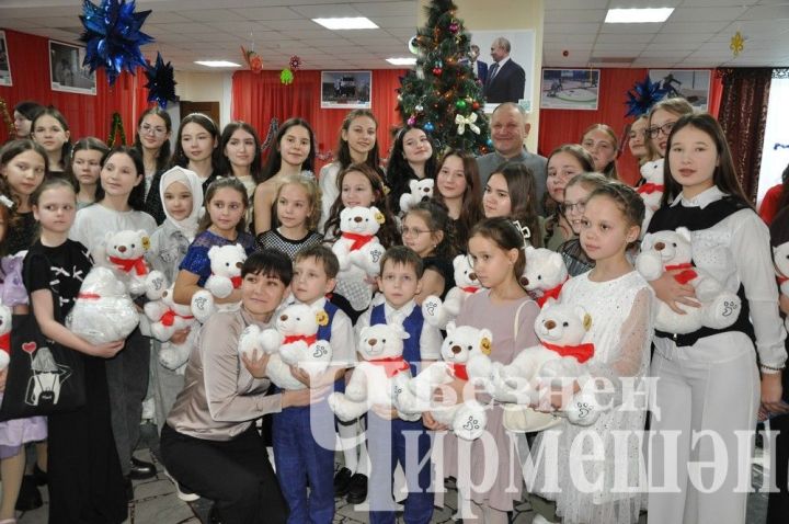 Глава Черемшанского района пригласил одаренных детей на новогоднюю елку