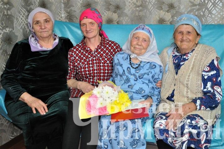 Иске Үтәмеш авылыннан Галия әби Әхмәтова 95 яшендә дә биемичә тормый