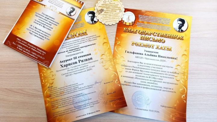 Ризван хорошо играет на аккордеоне