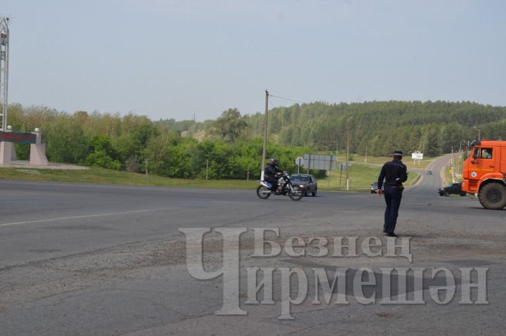 Чирмешән юлларында скутерларда йөрүче яшүсмерләр күренә башлады