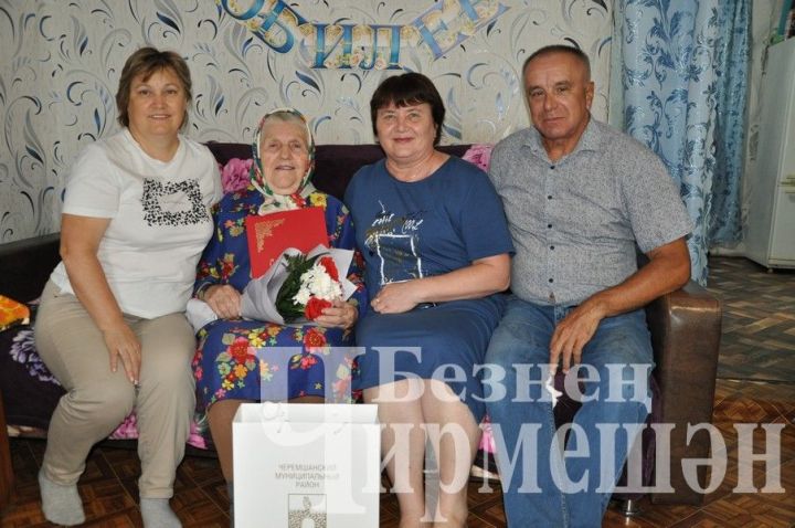 Ветерана труда из Кутемы поздравили с 90-летним юбилеем